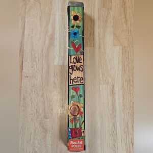 New✨️Love Grows Here Garden Pole